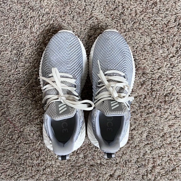 adidas AlphaBounce Instinct Gray Women’s Size 5.5 Sneakers F36732 grey/ white - Picture 6 of 9